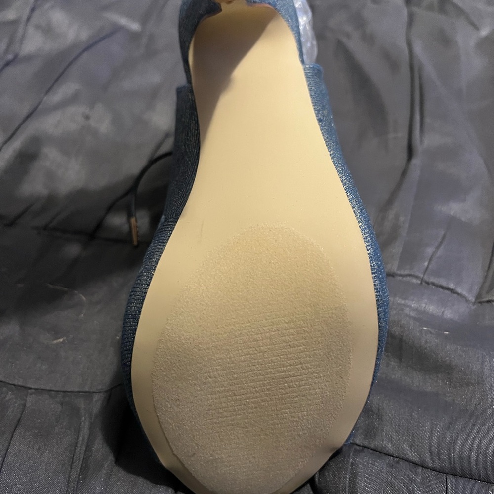 These are brand spanking new... the price is firm... blue with gold highlights